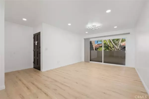 Santa Ana, CA 92707,1101 W Macarthur Boulevard #304