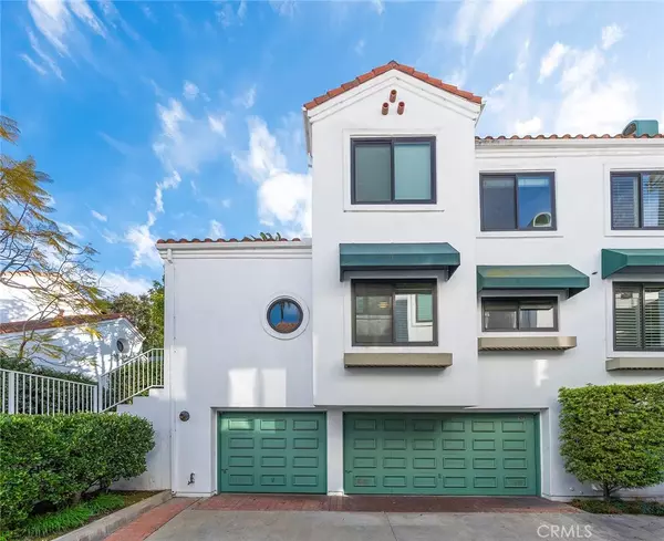 Huntington Beach, CA 92648,7412 Seabluff Drive #107