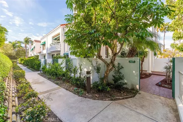 Huntington Beach, CA 92648,7412 Seabluff Drive #107
