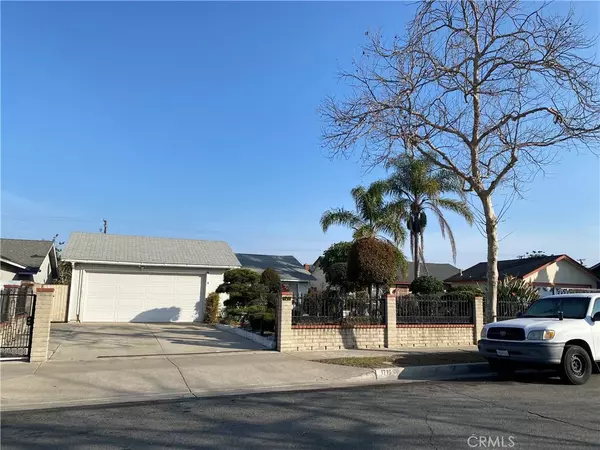 1717 W 7th Street, Santa Ana, CA 92703