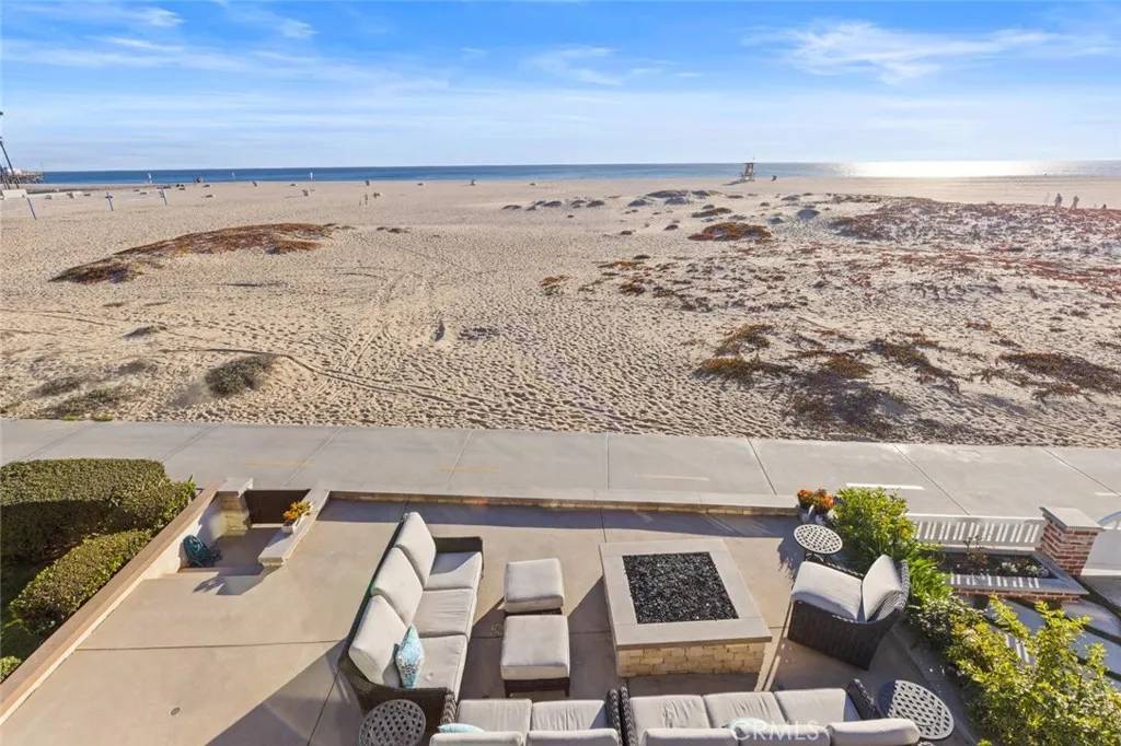 Newport Beach, CA 92661,310 E Oceanfront