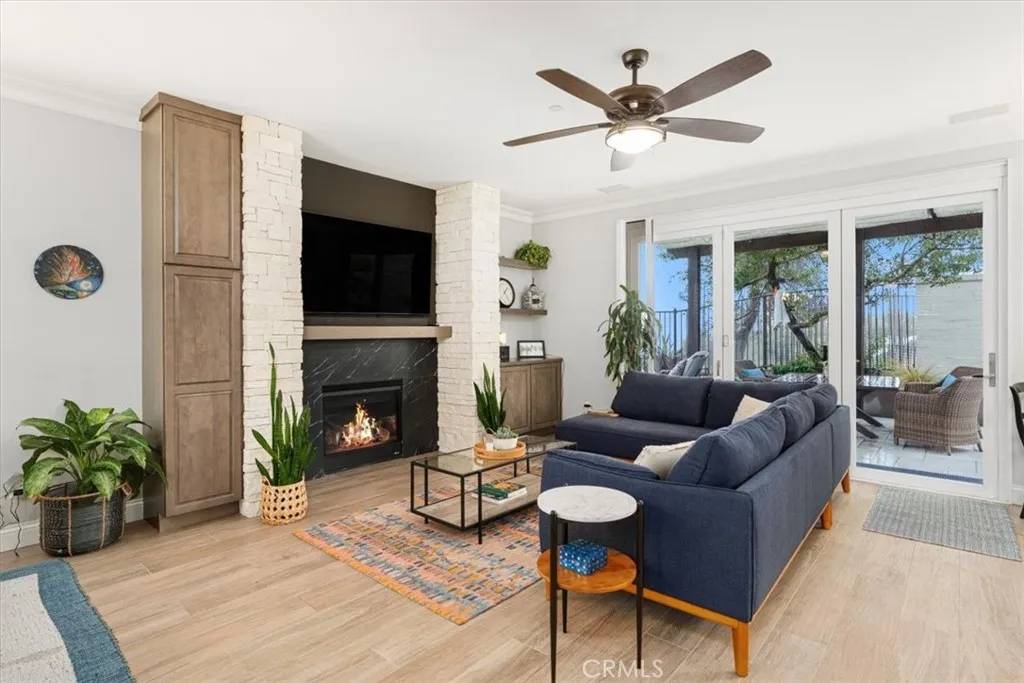 San Clemente, CA 92673,704 Corte Buscando