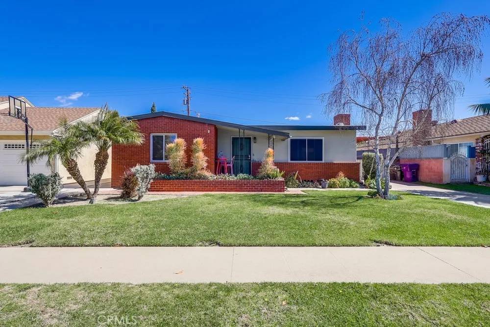 2236 San Vicente Avenue, Long Beach, CA 90815