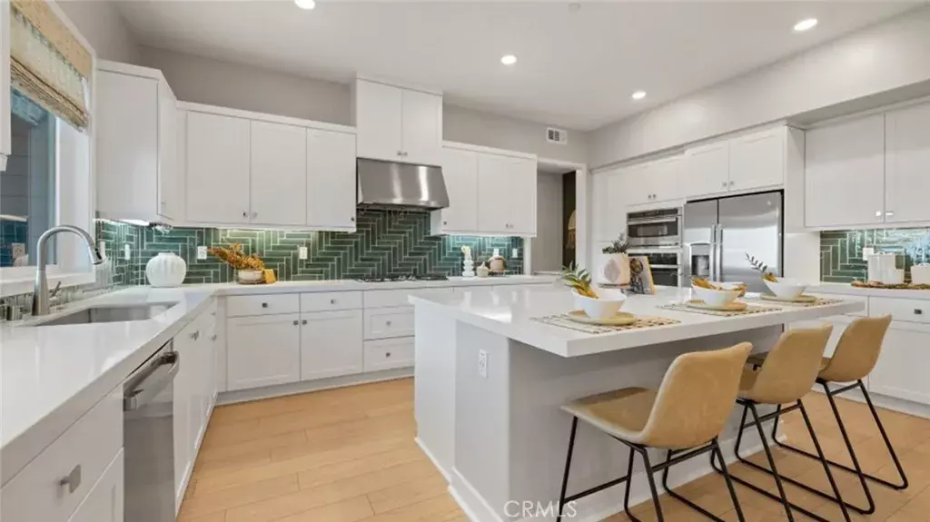 Valencia, CA 91381,27210 Cranmore Way #201