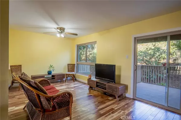 Thousand Oaks, CA 91360,327 Chestnut Hill Court #22