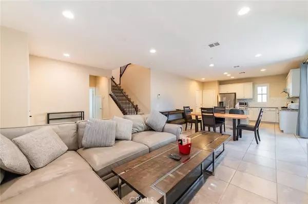 Irvine, CA 92618,34 Latitude
