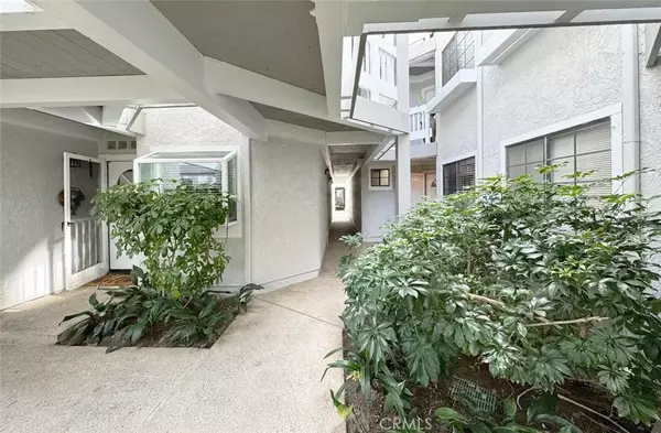 Huntington Beach, CA 92649,4682 Warner Avenue #B107