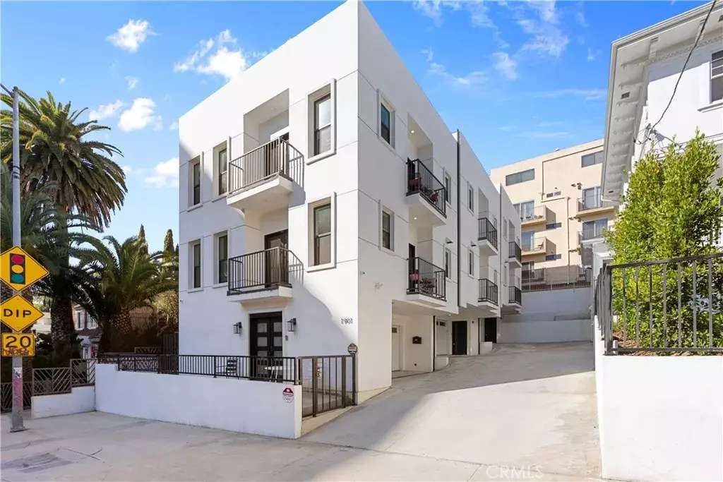 Los Angeles, CA 90068,1903 N Stoke Lane North