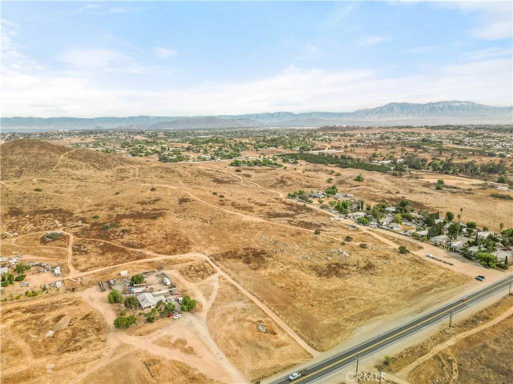 Perris, CA 92570,0 no address