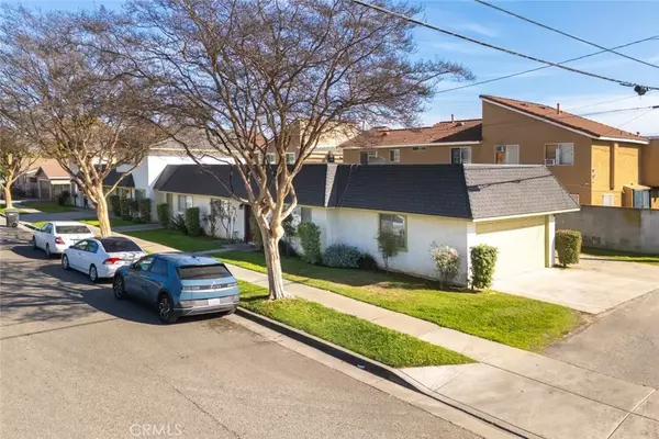 Lakewood, CA 90715,11872 207th Street