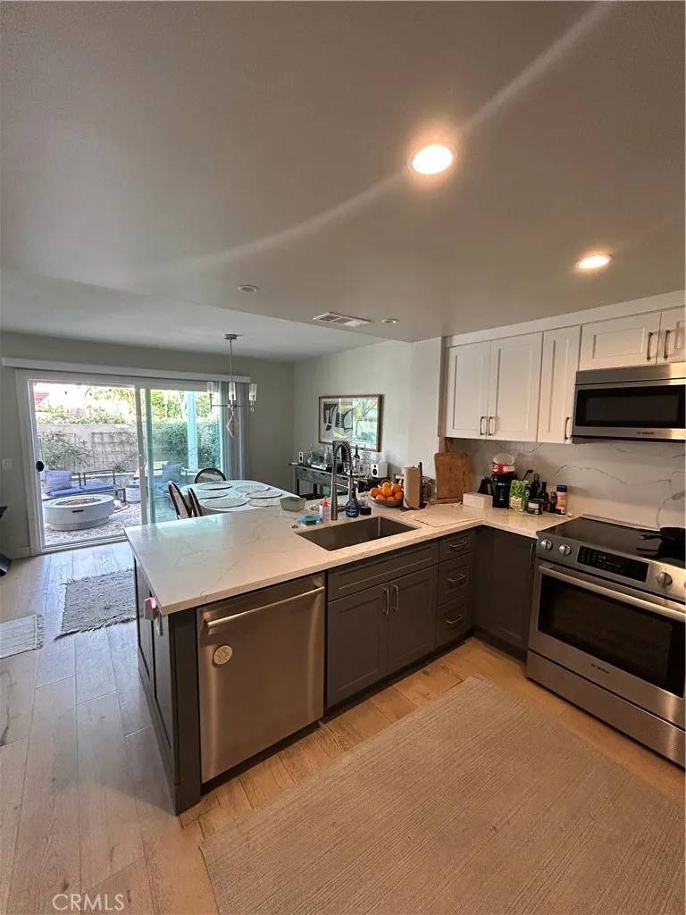 Irvine, CA 92612,184 Stanford Court #92