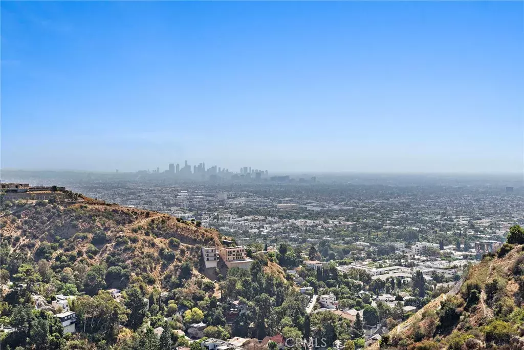 Los Angeles, CA 90046,8179 Mannix Drive