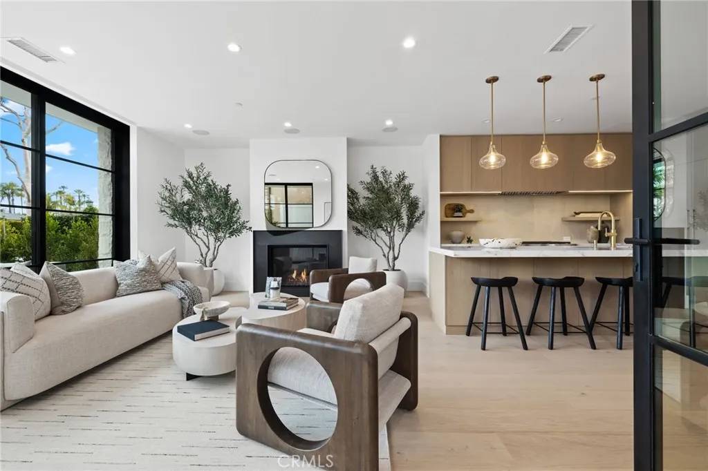 Corona Del Mar, CA 92625,506 Avocado Avenue
