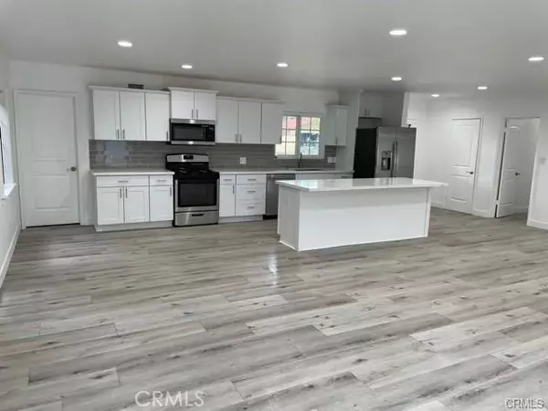 Tustin, CA 92780,12472 Woodlawn Avenue