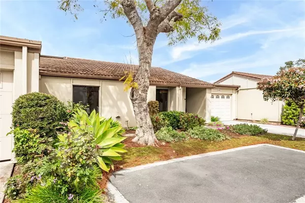 Laguna Woods, CA 92637,3185 Via Buena Vista #B