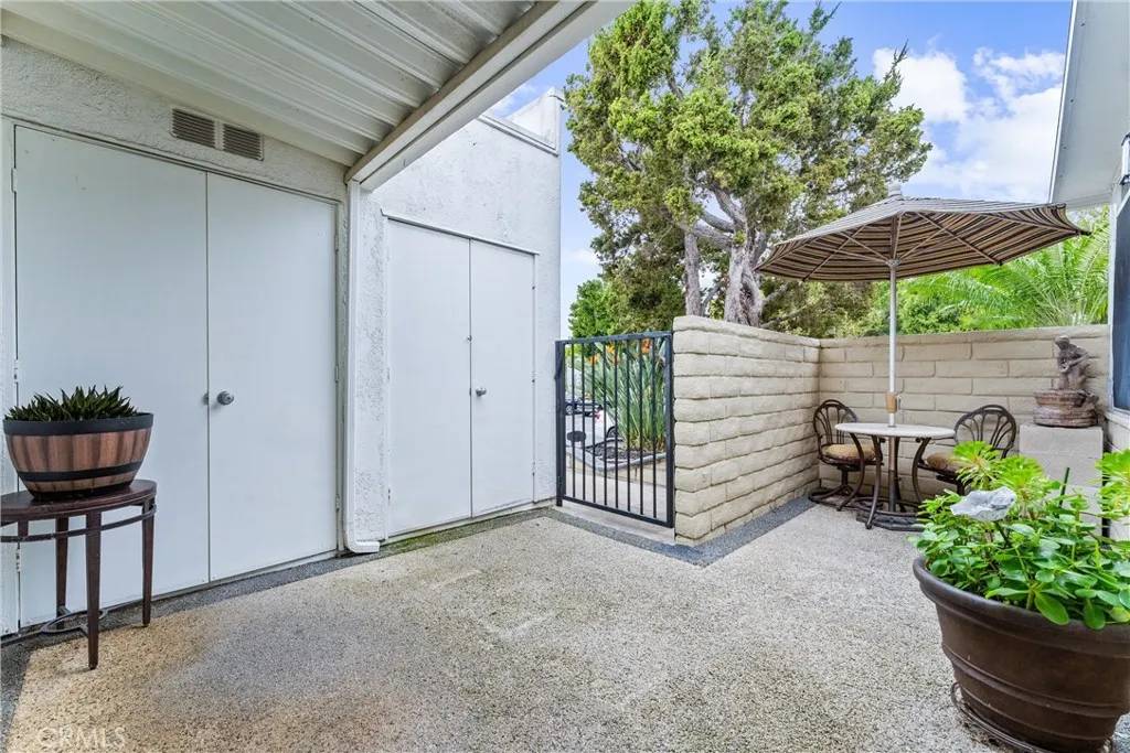 Laguna Woods, CA 92637,2128 Via Puerta #D