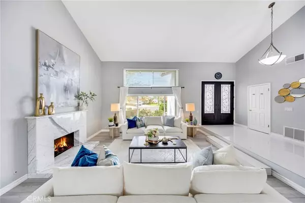 960 S JOLIET Cir, Anaheim Hills, CA 92807