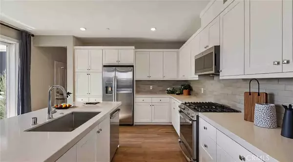 Irvine, CA 92618,466 Lobata