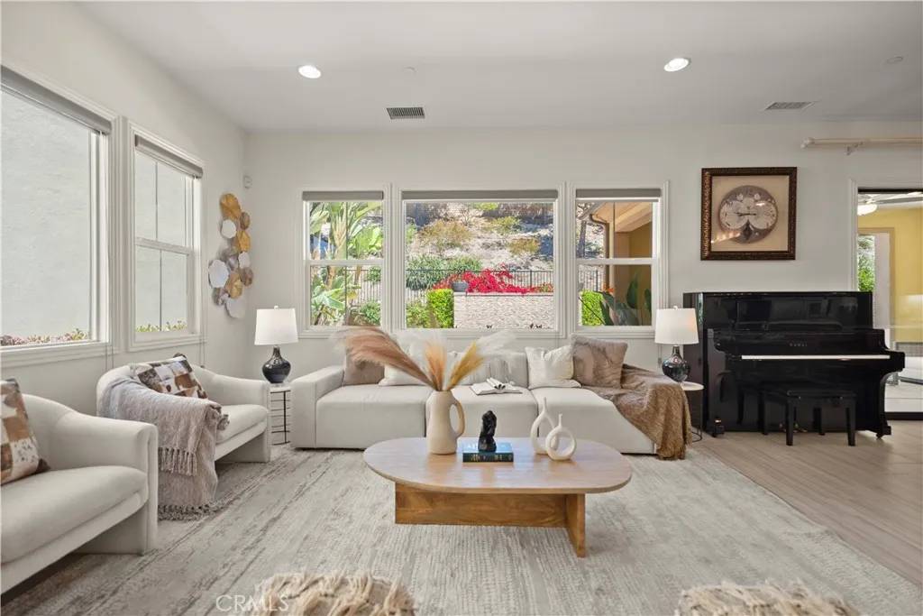Lake Forest, CA 92630,275 Pinnacle Drive