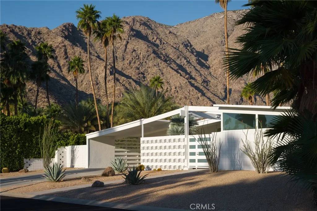 823 N Fair Circle, Palm Springs, CA 92262