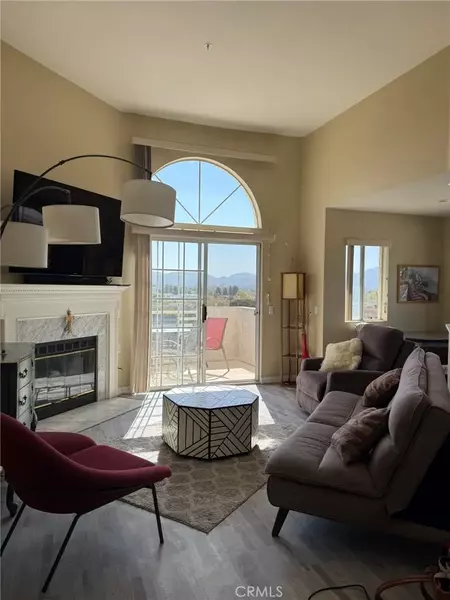 2713 Antonio Drive #301, Camarillo, CA 93010