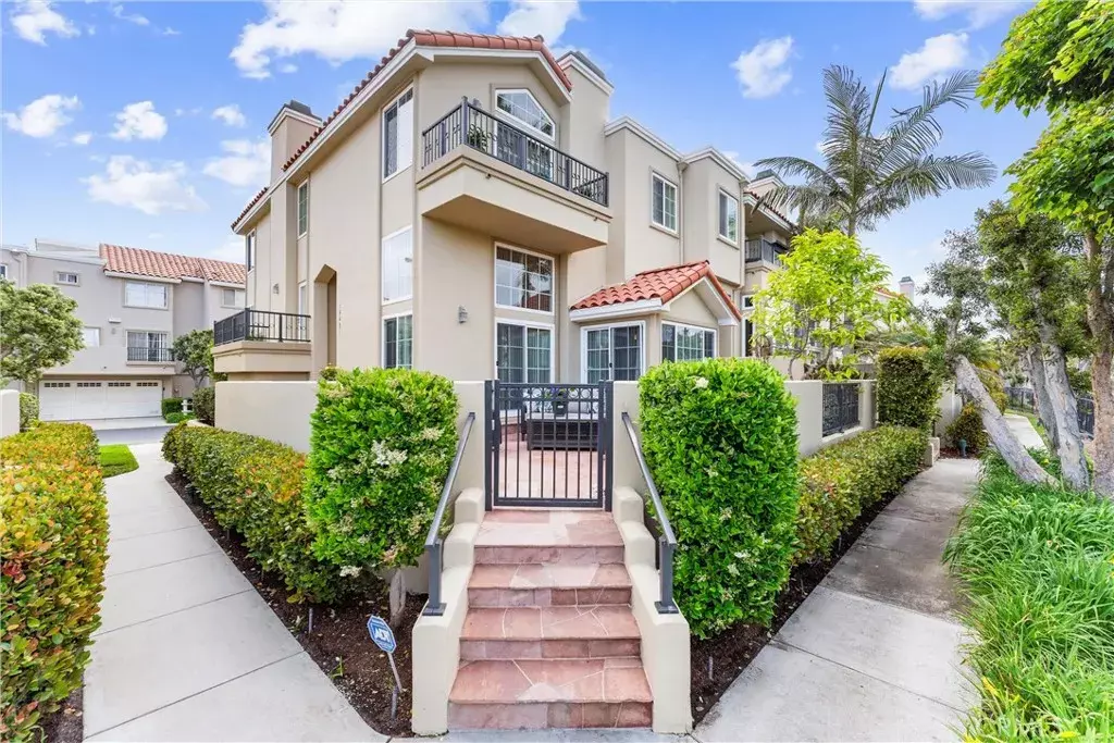 Huntington Beach, CA 92648,19481 Riverdale Lane