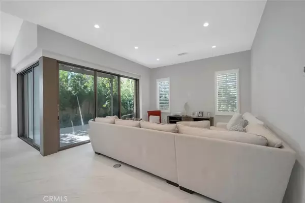 Irvine, CA 92618,129 Lomita