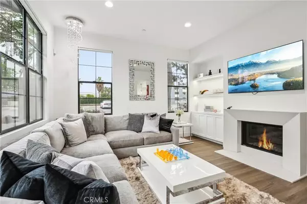 551 W Maple Avenue, Orange, CA 92868