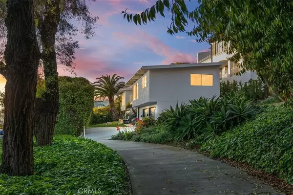 Corona Del Mar, CA 92625,2516 Bayside Drive