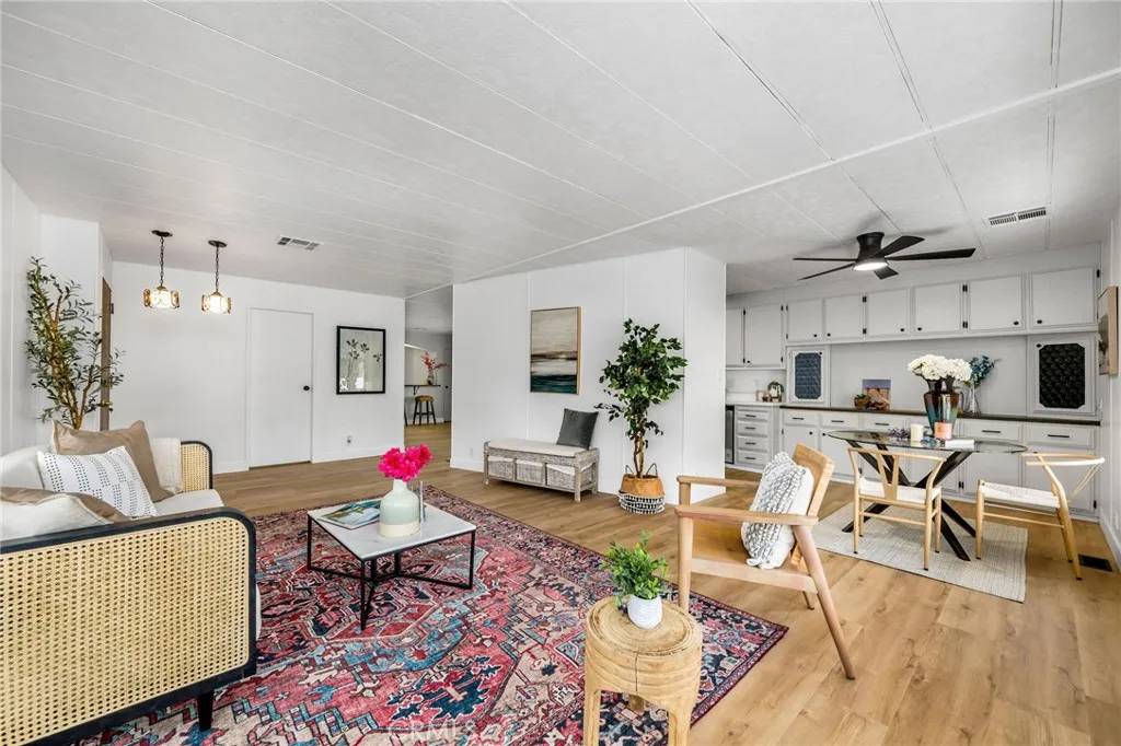 9391 California #22, Riverside, CA 92503