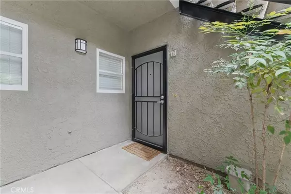 Saugus, CA 91350,27645 Susan Beth Way #B