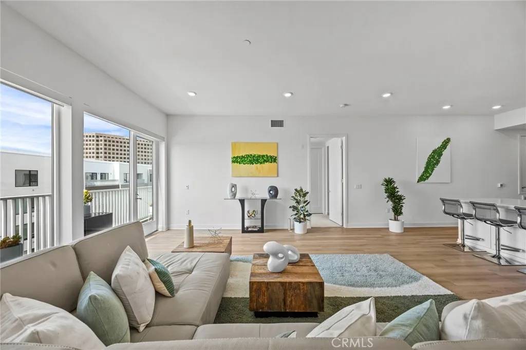Irvine, CA 92612,3713 Rivington