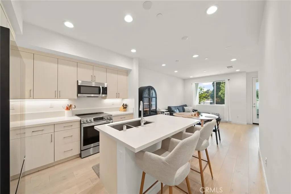 22 E Sunset Street, Long Beach, CA 90805