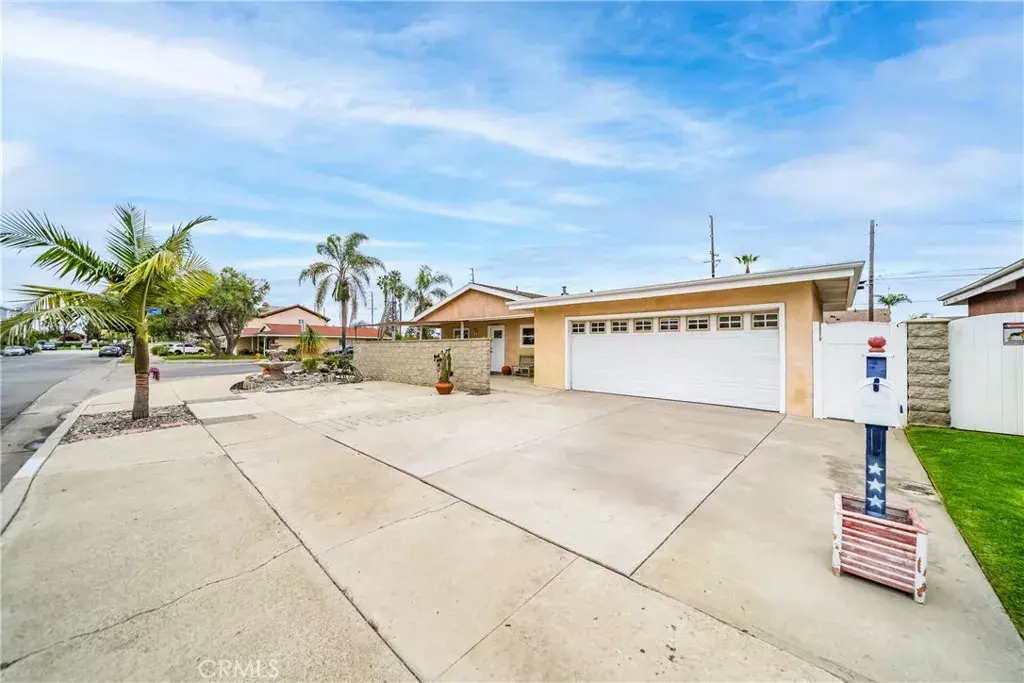 Huntington Beach, CA 92646,9611 Albacore Dr