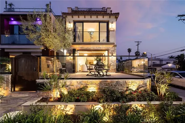 302 3rd Street,  Huntington Beach,  CA 92648