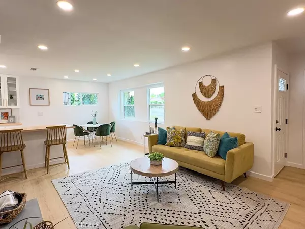 Placentia, CA 92870,619 W Chapman Avenue