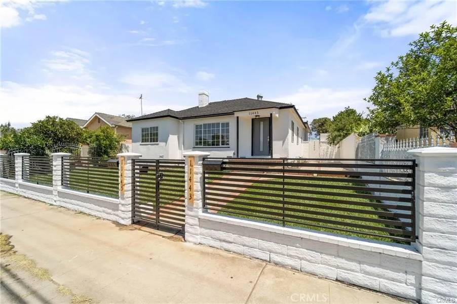 11445 Saticoy Street, North Hollywood, CA 91605