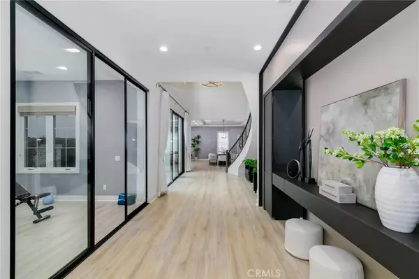 Irvine, CA 92618,114 Interstellar