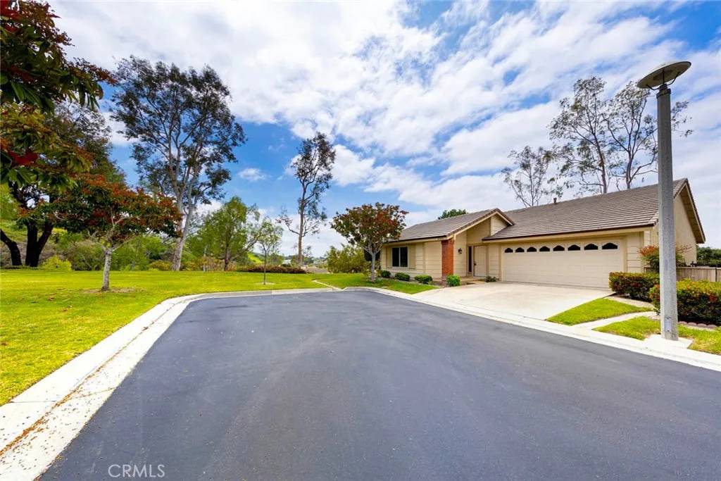 Mission Viejo, CA 92692,23586 Villena