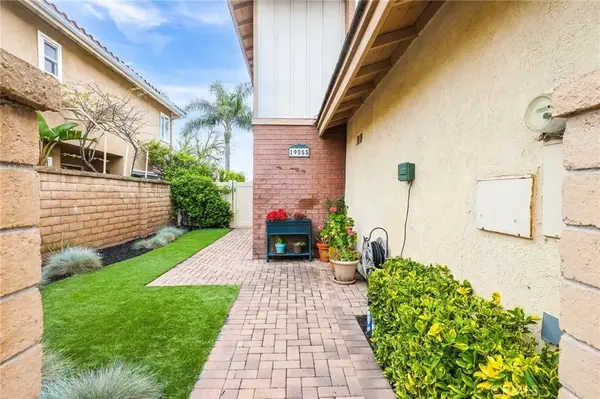 Lake Forest, CA 92679,19055 Singingwood Circle