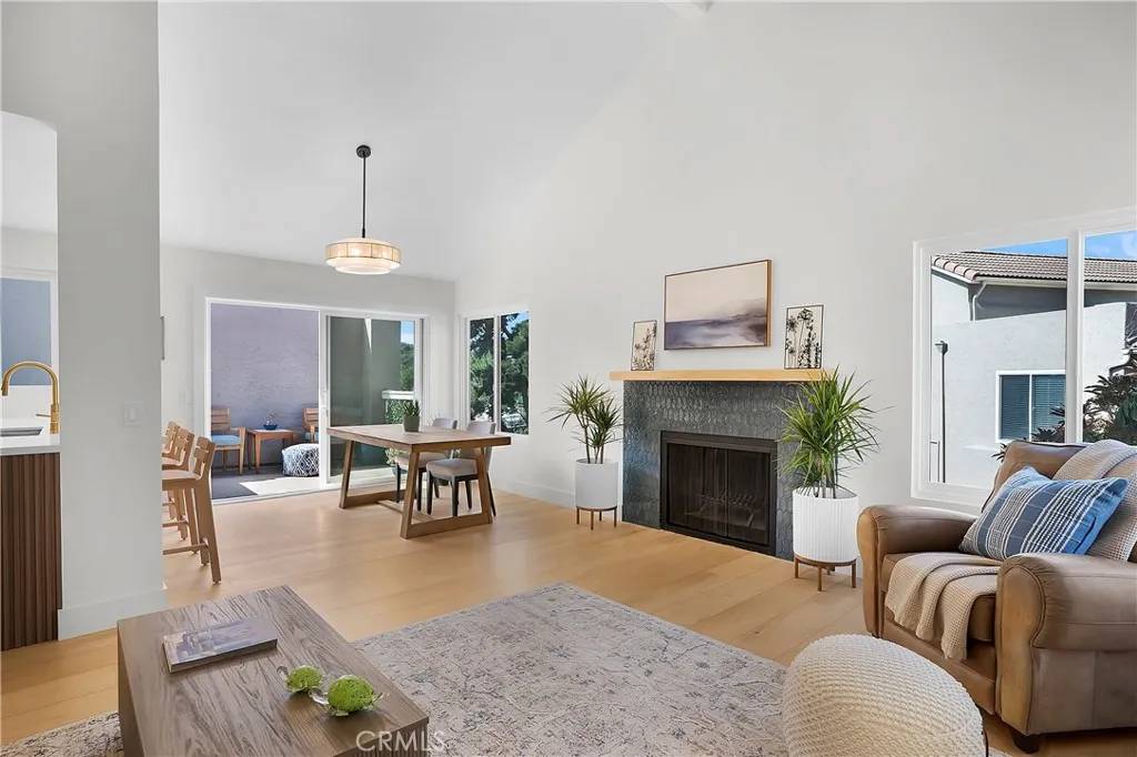 Solana Beach, CA 92075,930 Via Mil Cumbres #210