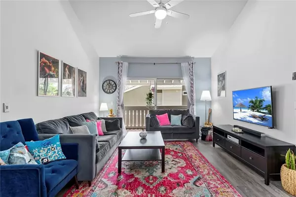Saugus, CA 91350,27643 Susan Beth Way #G