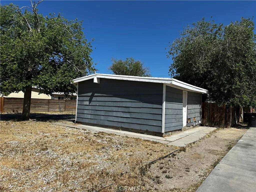 Lancaster, CA 93534,1231 W Avenue H15