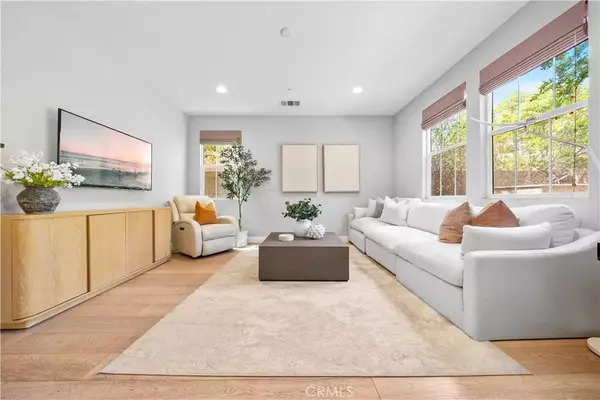 Irvine, CA 92618,228 Wicker