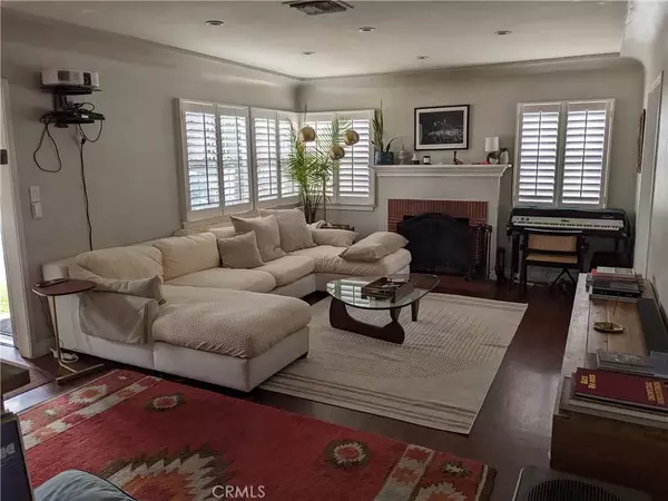 Burbank, CA 91506,527 S Orchard Drive