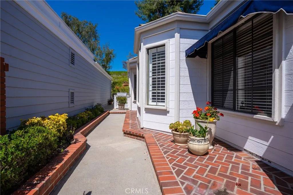 Mission Viejo, CA 92692,28385 Borgona