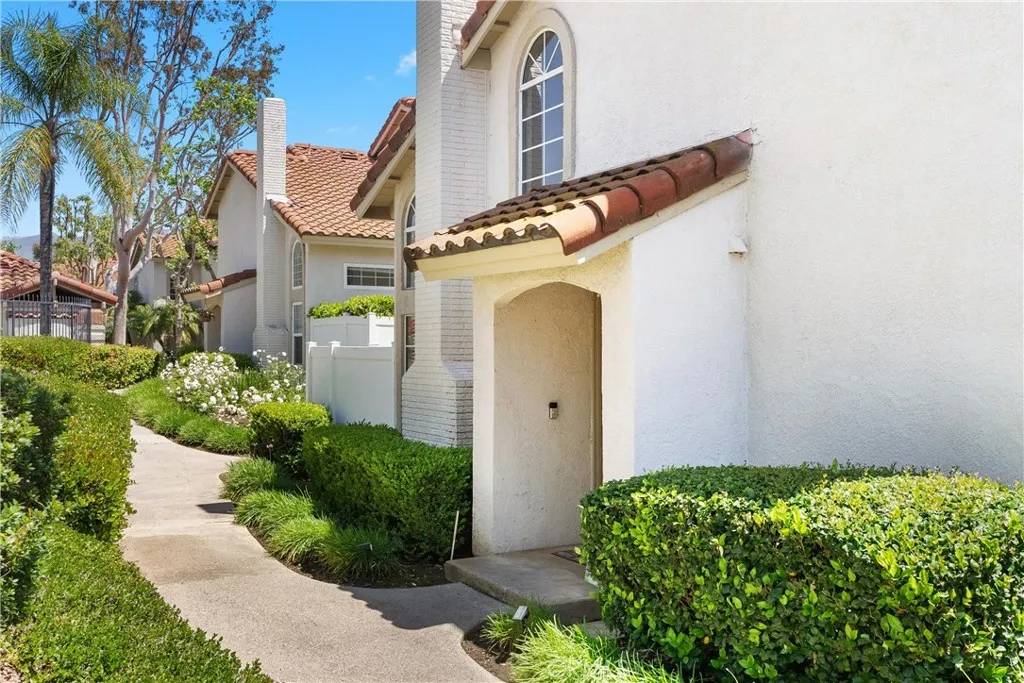 Rancho Santa Margarita, CA 92688,8 Geranium #23