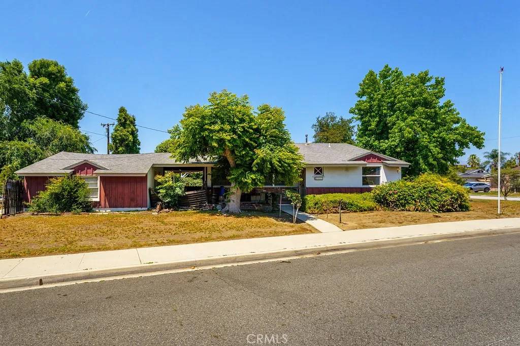 2407 E Walnut Creek, West Covina, CA 91791