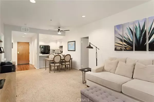 Newport Beach, CA 92663,270 Cagney Lane #215