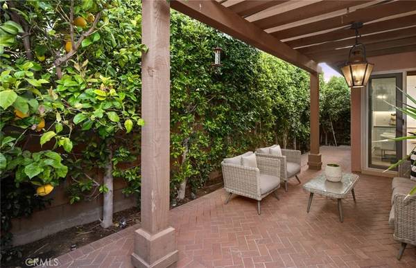 Irvine, CA 92618,84 Bianco